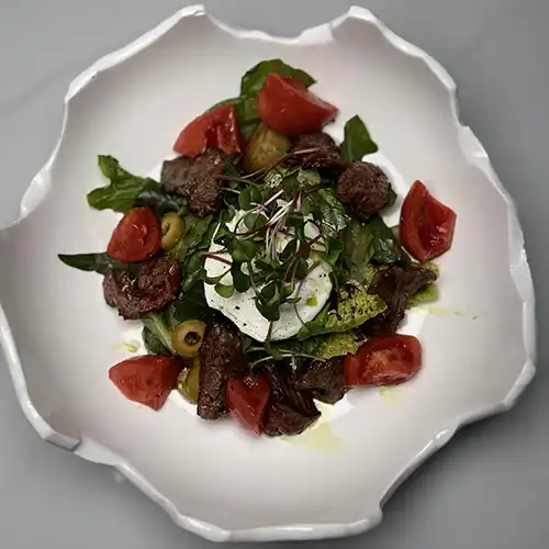 Теплый салат с говяжьей вырезкой