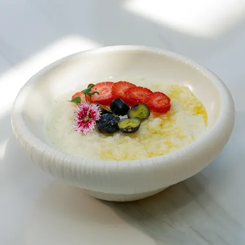 Рисовая каша на кокосовом молоке с лесными ягодами