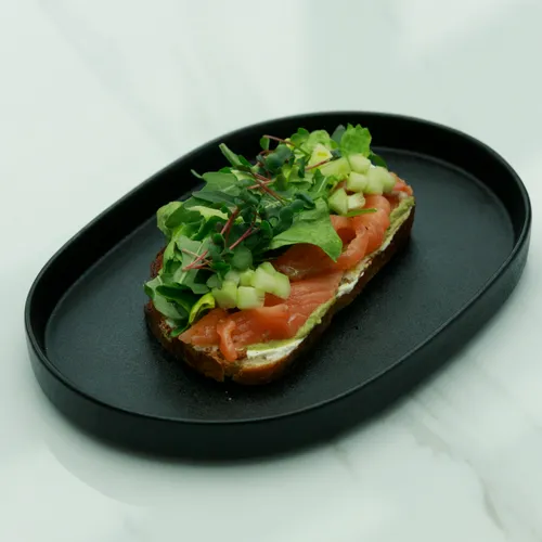 С лососем и гуакамоле