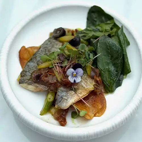 Запеченное филе дорадо с овощами