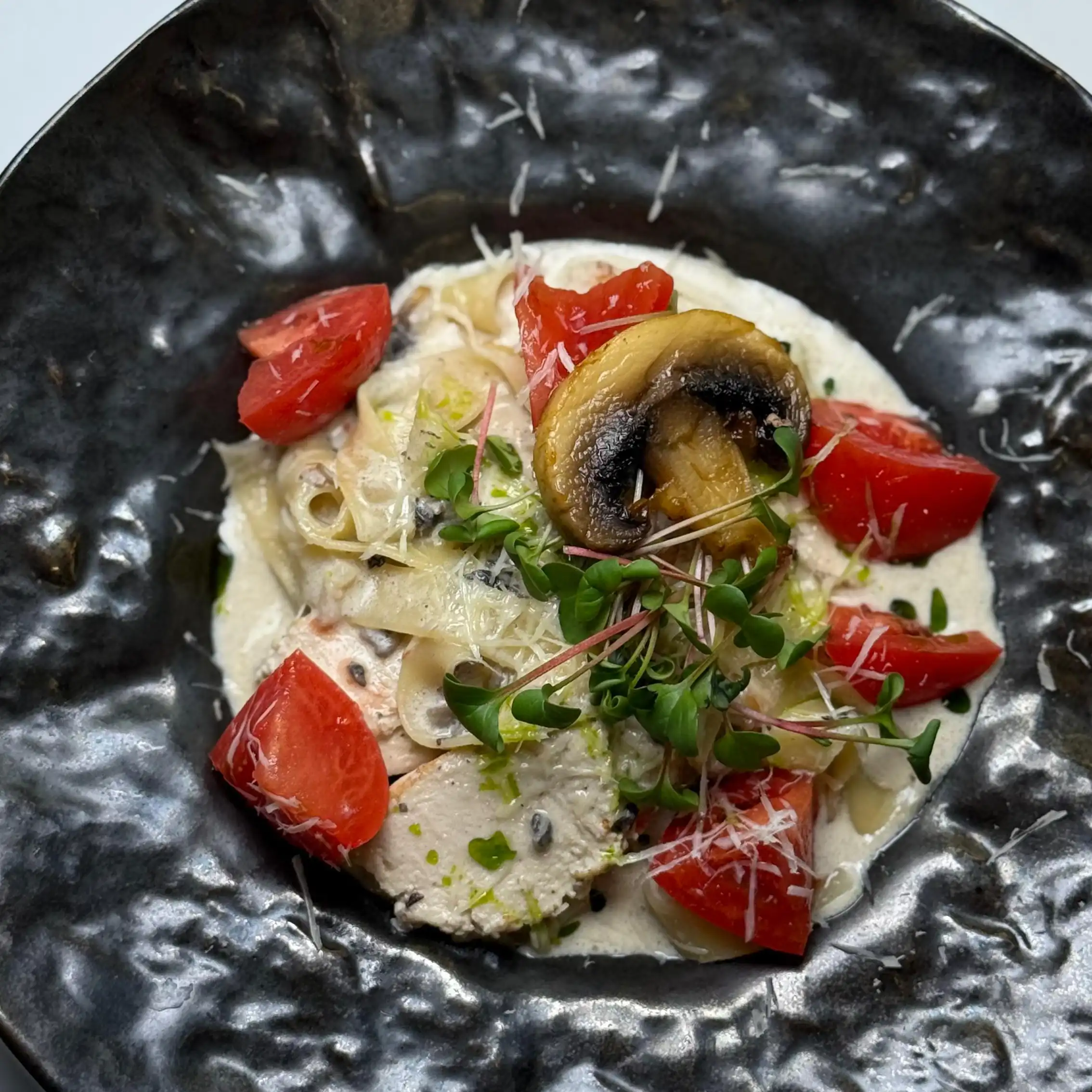 Фетучини с курицей и грибами