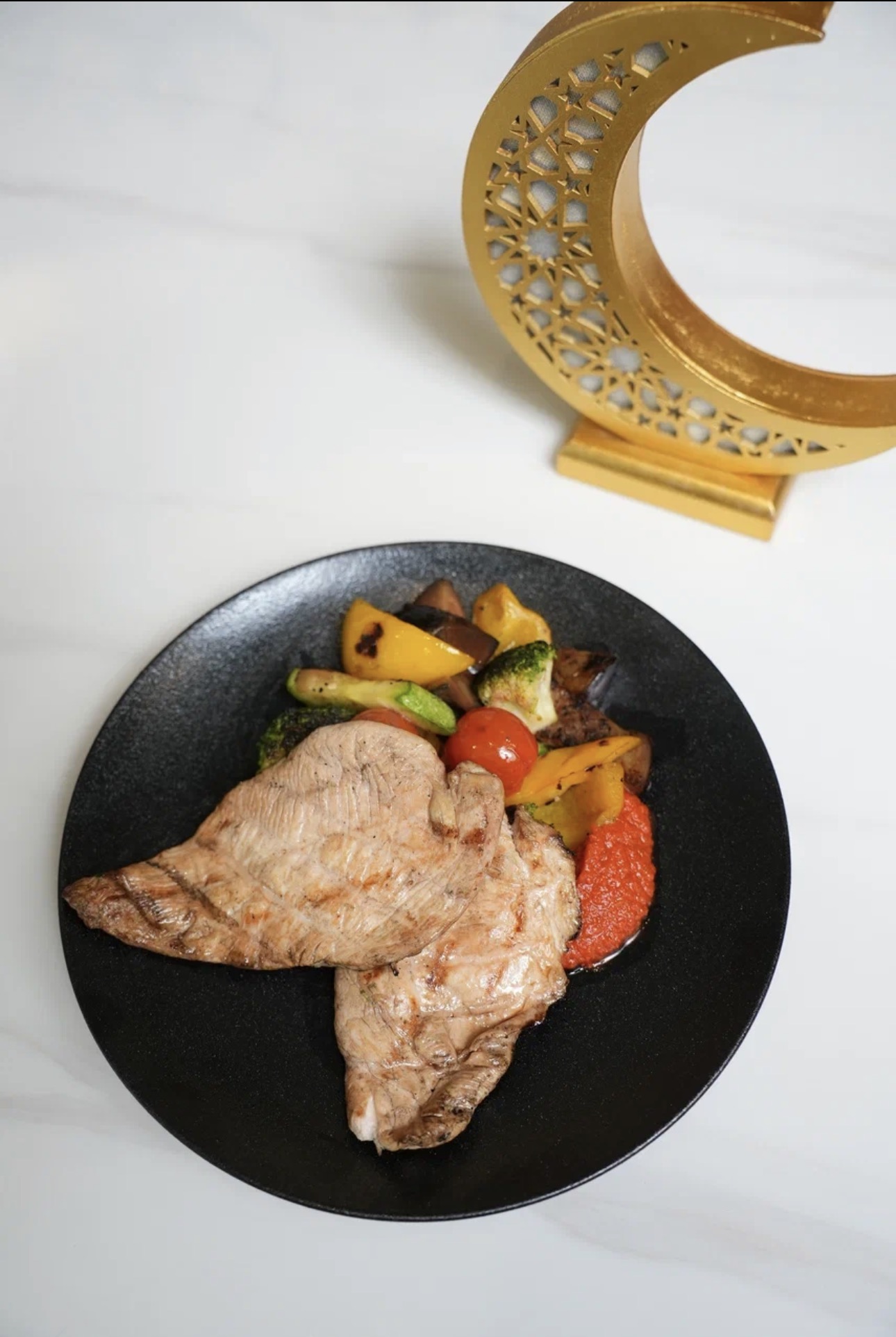 Куриная грудка с овощами на гриле