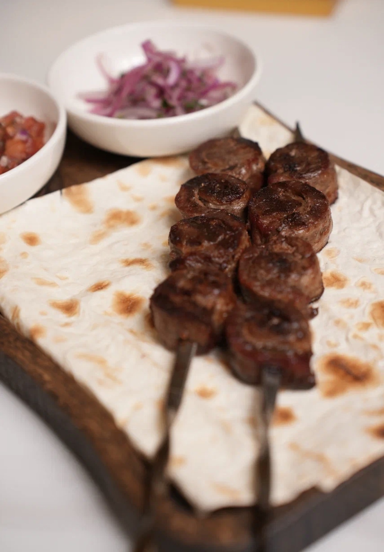 Говяжий рулет на углях