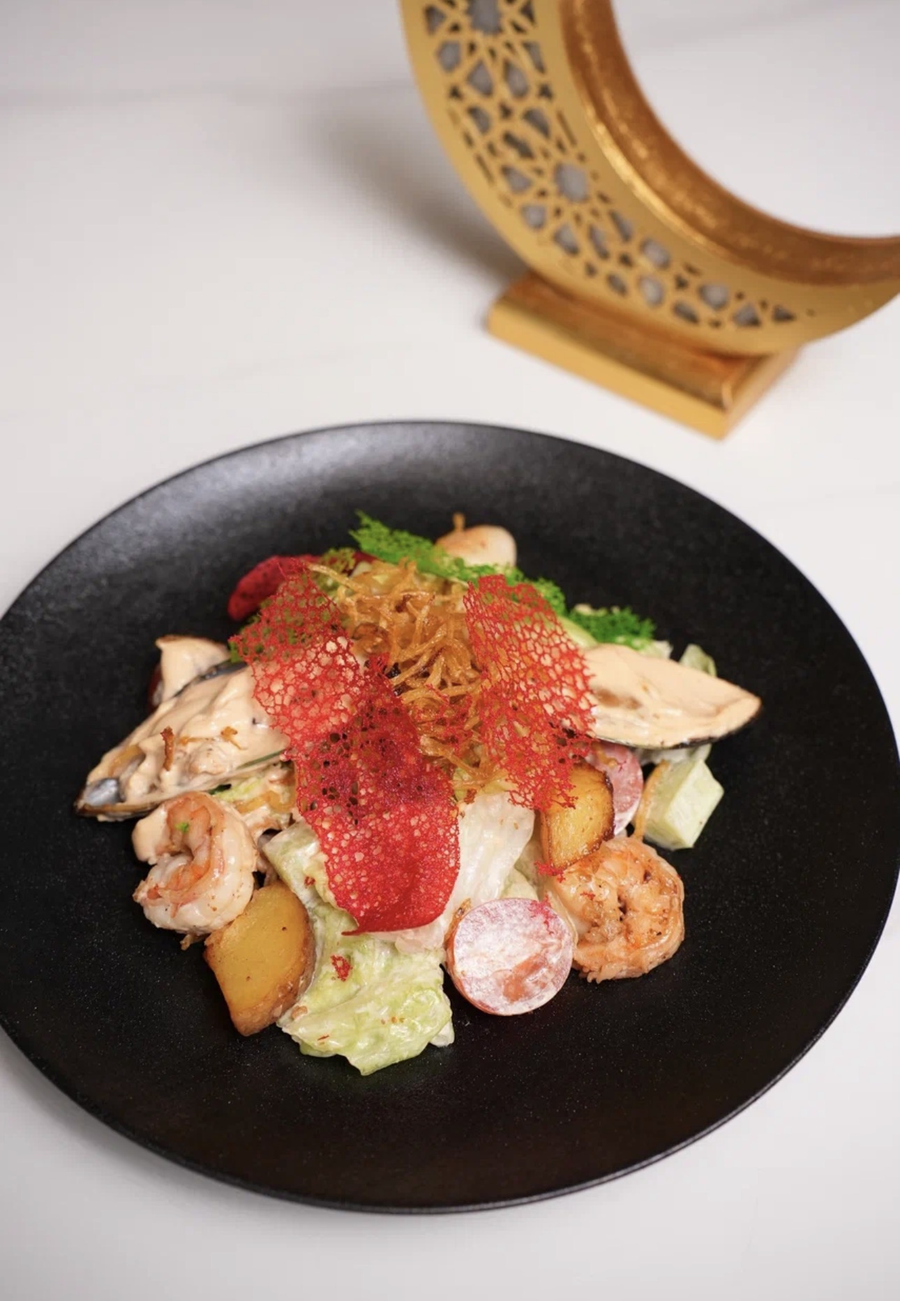 Салат теплый с морепродуктами