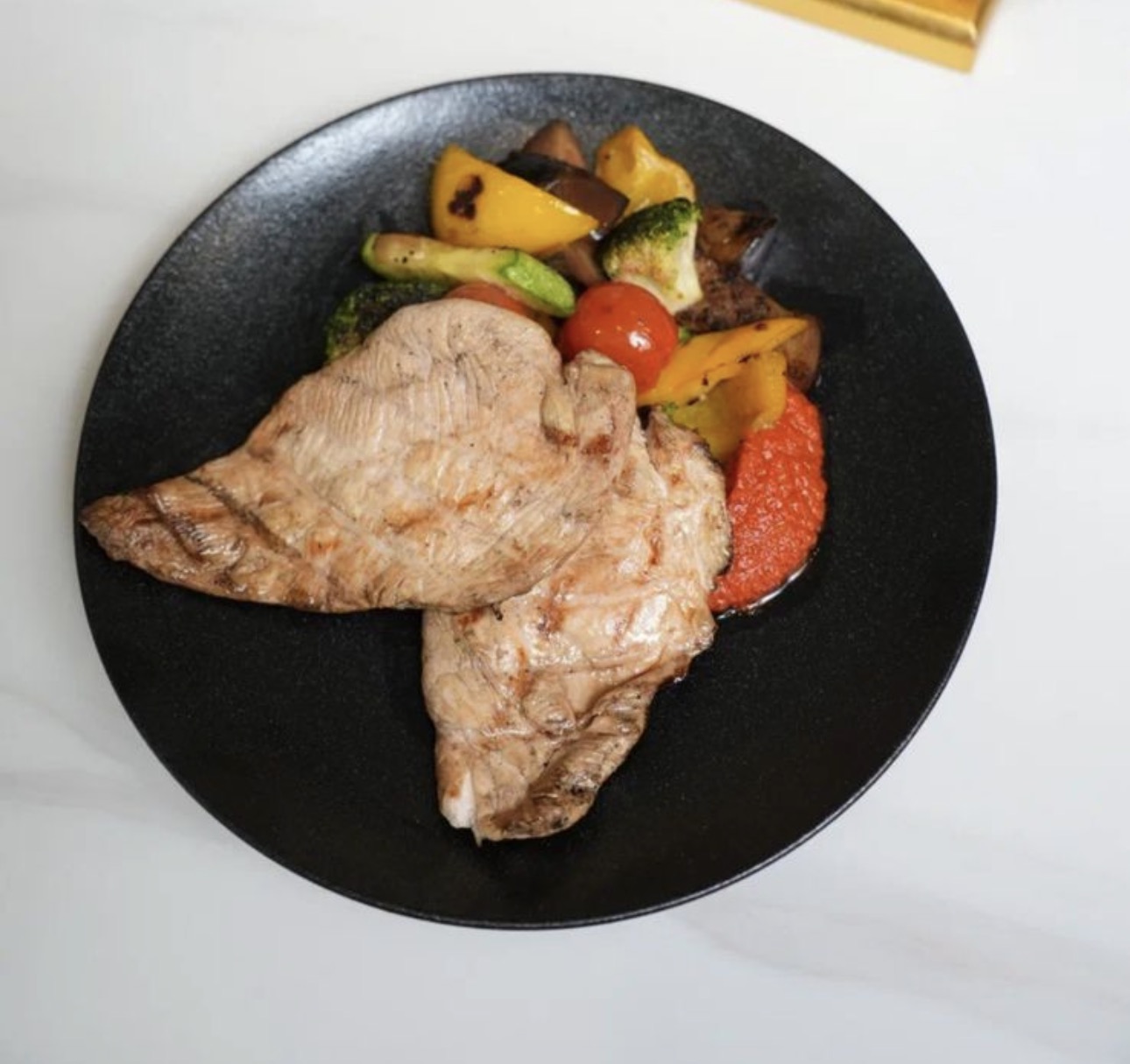 Куриная грудка с овощами на гриле